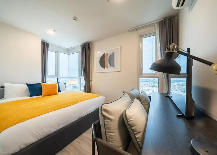 200 M To Metro L High-floor Unit L Rooftop Pool 曼谷