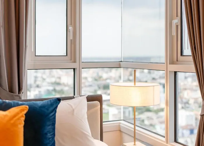 200 M To Metro L High-floor Unit L Rooftop Pool 公寓